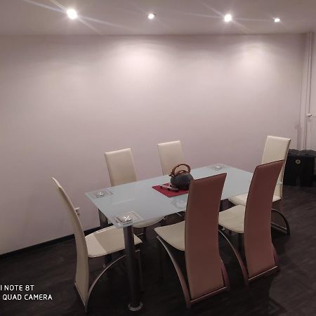 Park Villa Ferienwohnung Mit Pool Und 3 Schlafzimmer Uelzen Ngoại thất bức ảnh