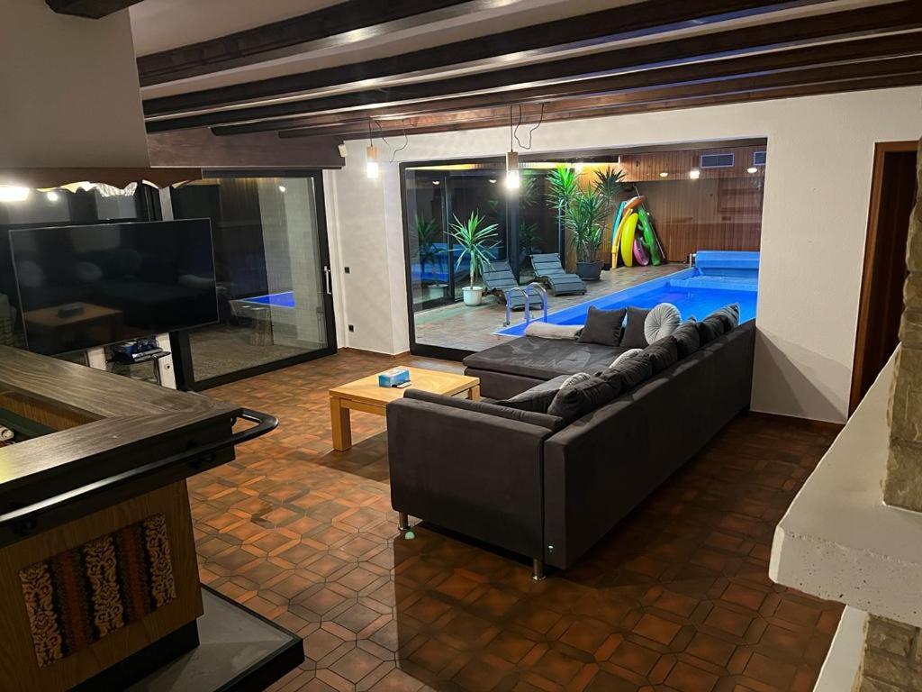 Park Villa Ferienwohnung Mit Pool Und 3 Schlafzimmer Uelzen Ngoại thất bức ảnh